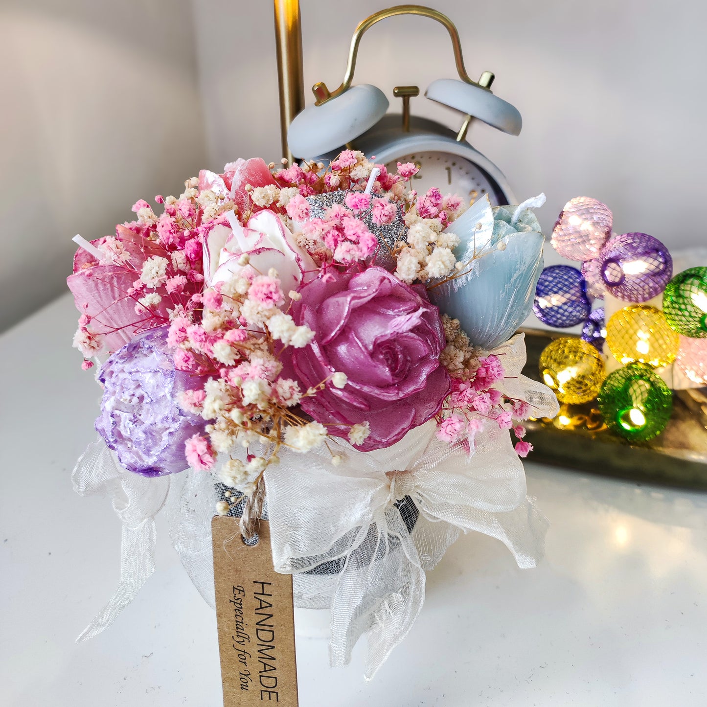 Handgemaakte Kaarsenbloemen in Decoratieve Emmer – Luxe Geurkaarsenboeket met Droogbloemen